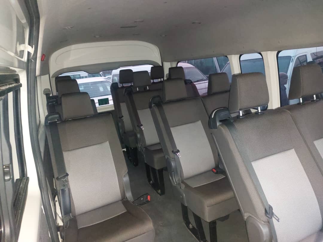 Hiace Bus 5
