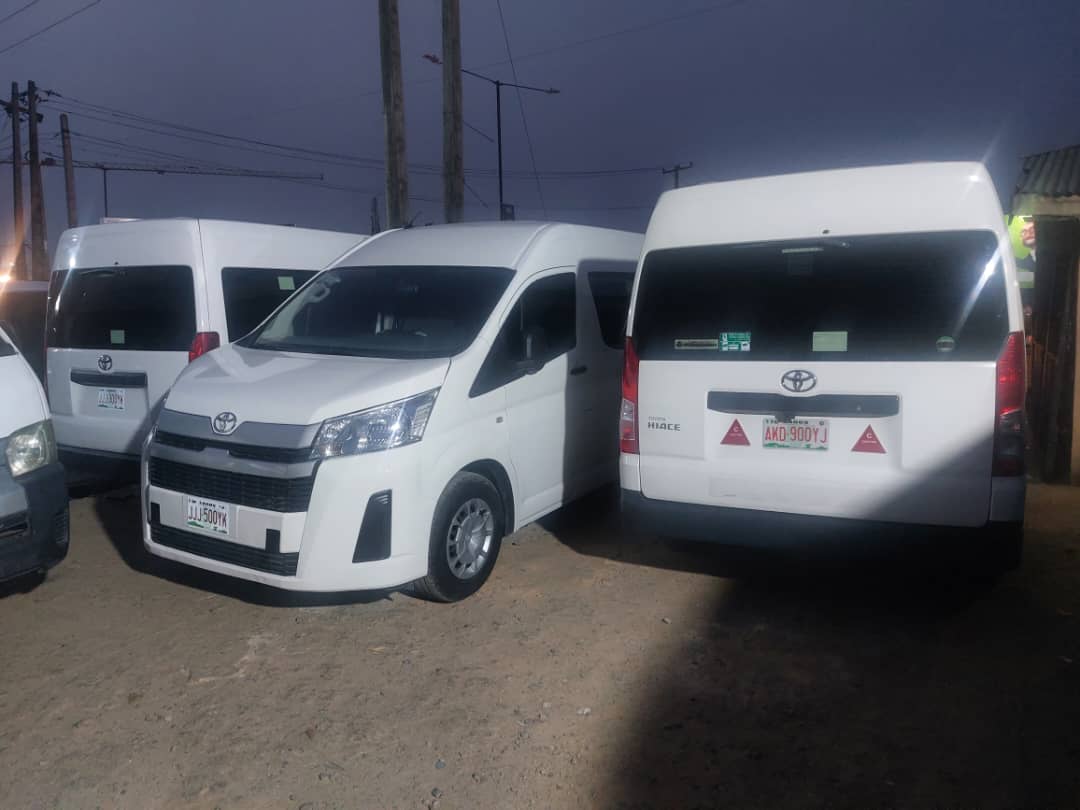 Hiace Bus 6